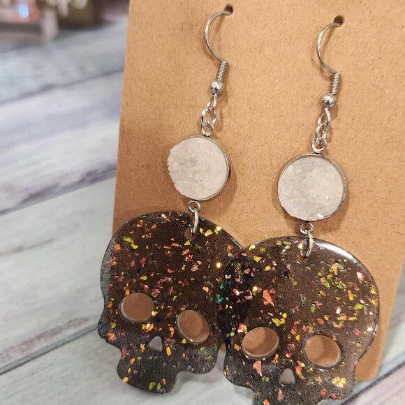 Boutique resin and glitter black skull dangle earrings - Picture 4 of 5